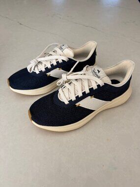 Tracksmith Eliot Runner in Navy / Women's 7.5